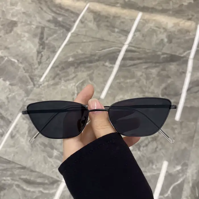 Lunettes de soleil œil de chat tendance pour femme, de marque de luxe, avec petite monture métalliqu