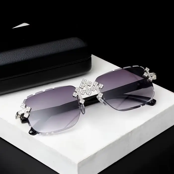 2025 mode carré sans monture lunettes de soleil pour femmes croix diamant métal cadre