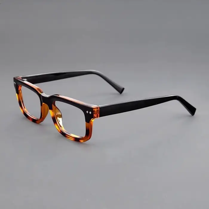 Les nouvelles lunettes à petite monture Nerdy en écaille de tortue caractéristiques un cadre et un t