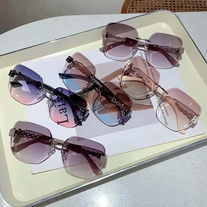 Lunettes de soleil carrées sans monture INS Fashion avec chaîne