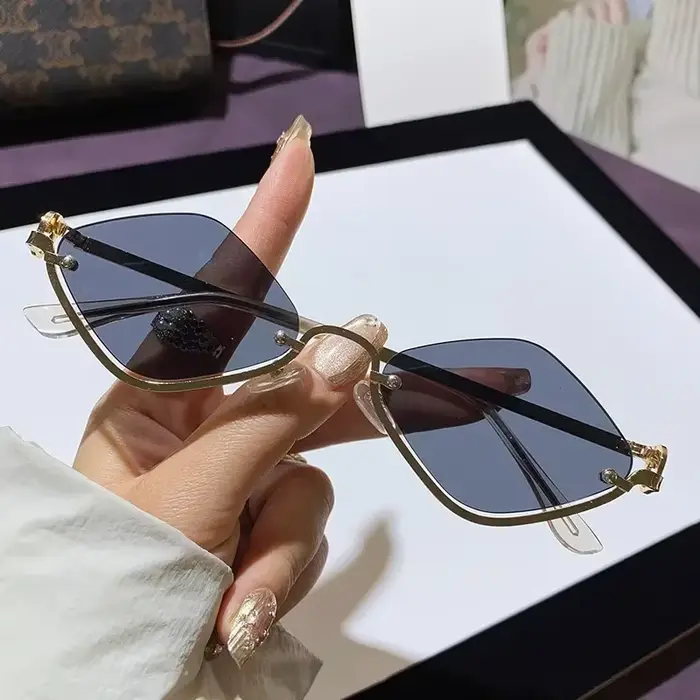 2025 métal femmes Simple tendance lunettes de soleil nouveau demi-monture en forme de diamant lunett