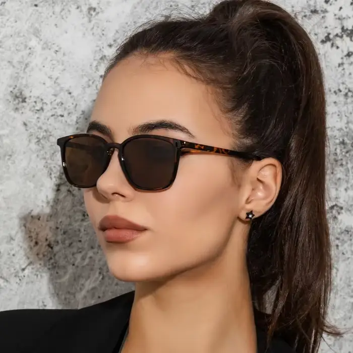 Mode Vintage lunettes de soleil carrées pour femmes luxe miroir