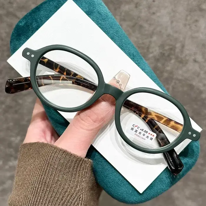 2025 Vintage ovale cadre lunettes femmes Cool lunettes tendance marque lecture ordinateur Anti lumiè
