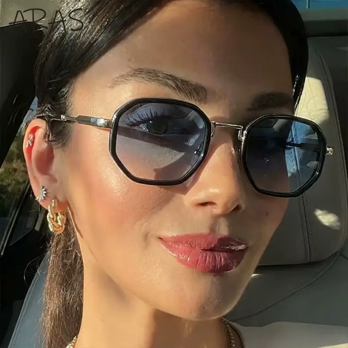 Petit Cadre Octogone Punk lunettes de Soleil Femmes Marque De Luxe Rétro Géométrique En Métal De Mode Nuances Vintage