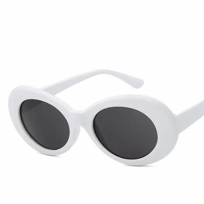 2025 lunettes lunettes de soleil ovales dames à la mode chaud Vintage rétro lunettes de soleil femmes blanc noir lunettes UV