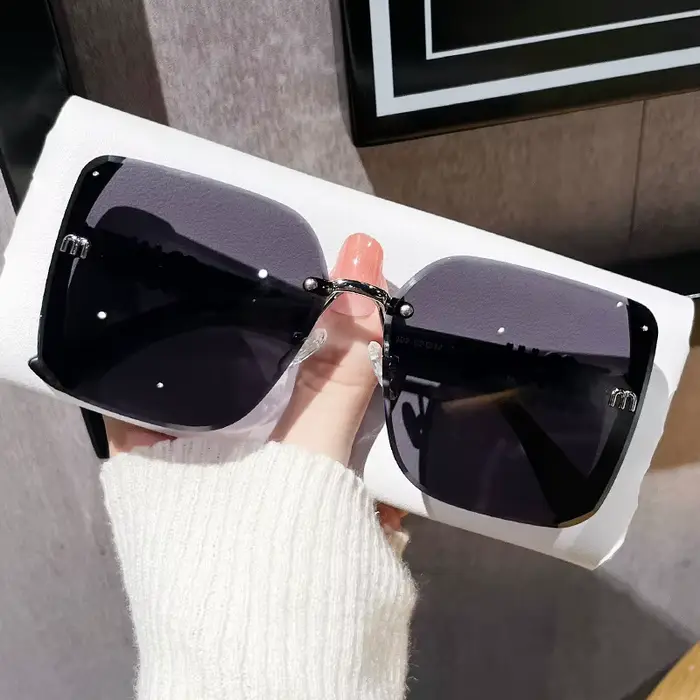 Lunettes de soleil garnies de styliste, demi-monture, lunettes de soleil rétro de haute qualité pour