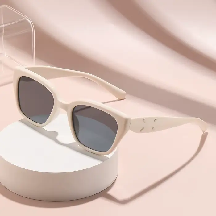 Lunettes de soleil pour femmes avec visage haut de gamme, petites lunettes Anti-uv à grande monture 