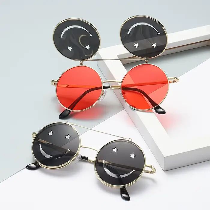 Lunettes de soleil rabattables à visage souriant pour femmes