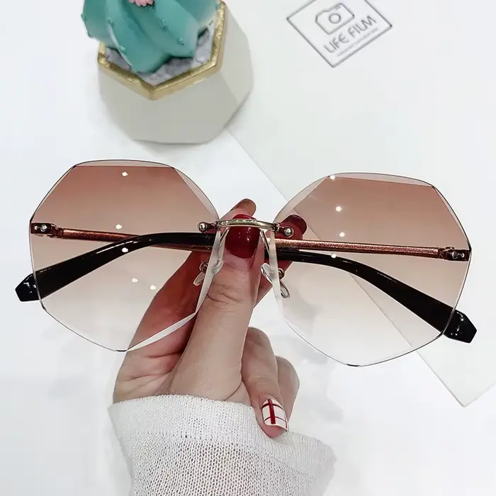 Lunettes de soleil octogonales sans bords pour femmes