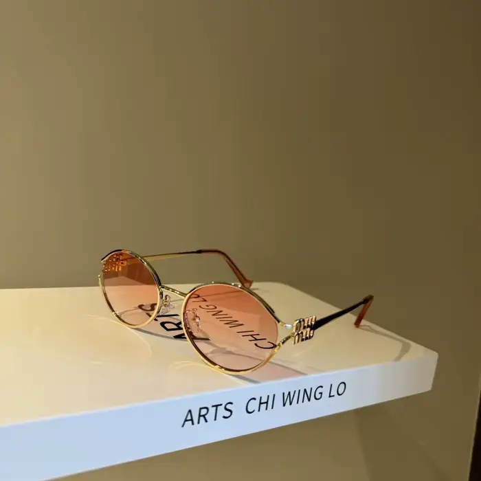 Nouvelle marque de mode lunettes de soleil ovales pour femmes rétro petit cadre femme homme métal