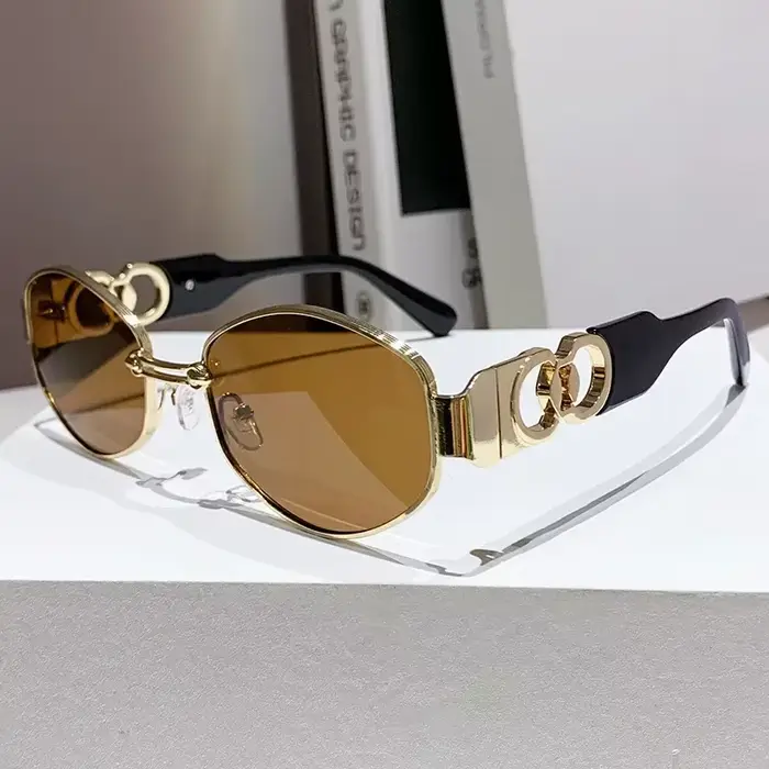 Lunettes de soleil métalliques punk à grande monture
