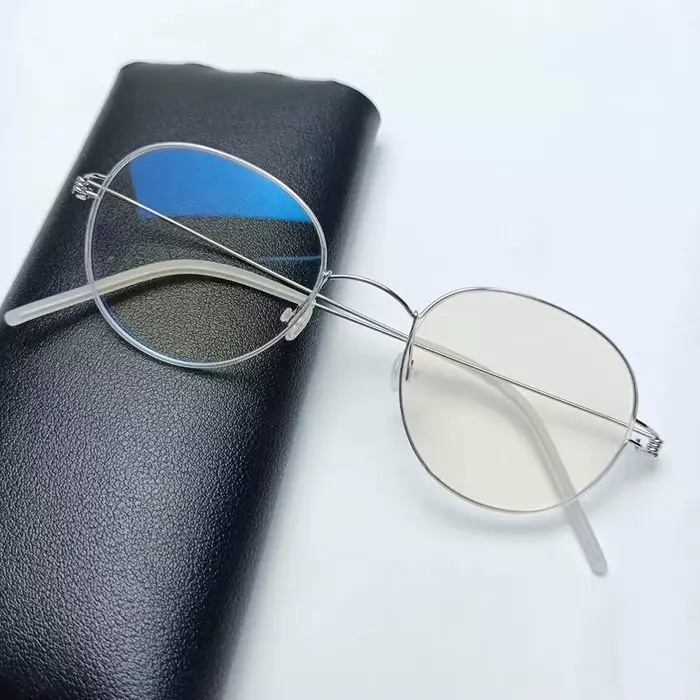Monture de lunettes ovale ronde en titane Pure Air de marque danoise pour hommes