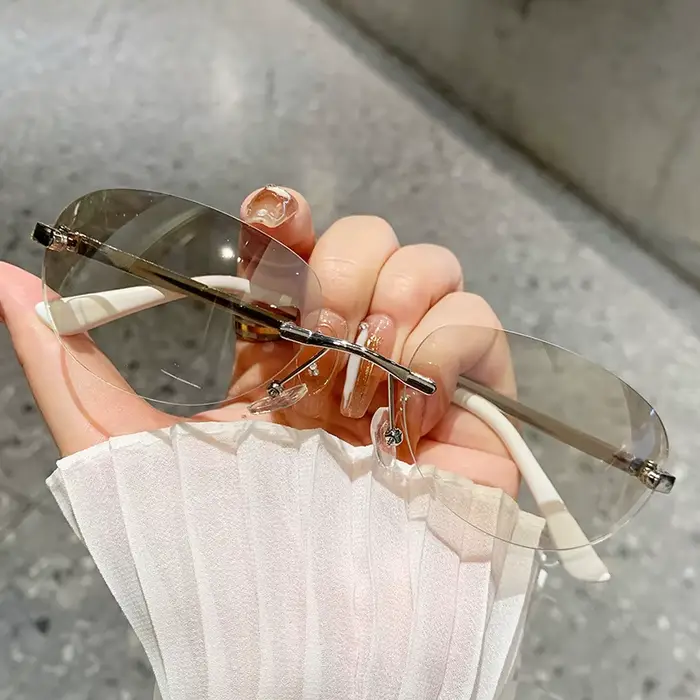 Nouvelle marque de luxe Designer petite monture lunettes de soleil œil de chat femmes Vintage mode