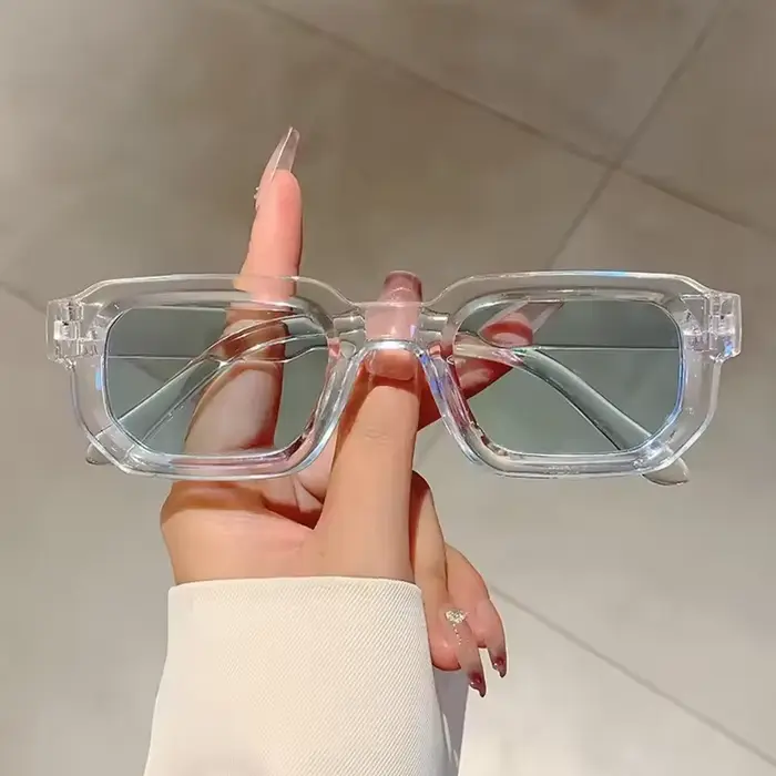 Lunettes de soleil tendance à monture fine