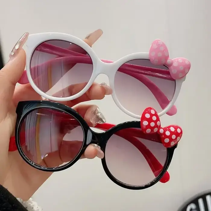 Lunettes de soleil décorées avec nœud en plastique