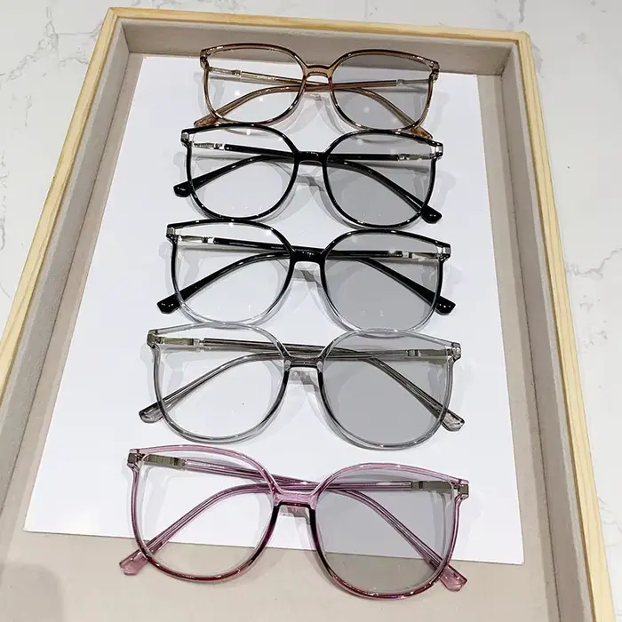 Lunettes de myopie photochromiques à monture scintillante pour femmes