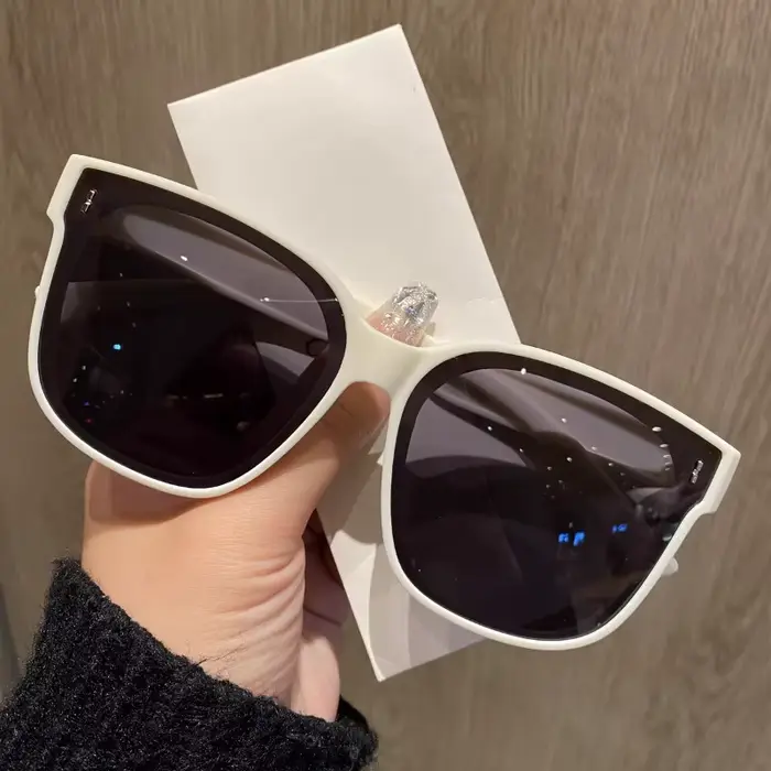 1 paire de lunettes de soleil polarisées à clipser pour femmes, pour la myopie, protection UV, amincissantes et élégantes