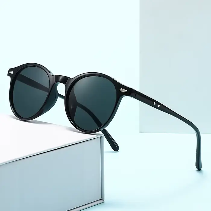 Marque de mode Vintage lunettes de soleil rondes 2025 femmes de luxe concepteur petites lunettes de 