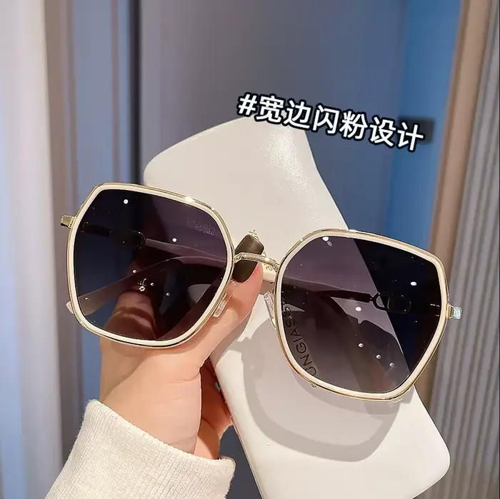 Lunettes de soleil de luxe à monture blanche pour femmes
