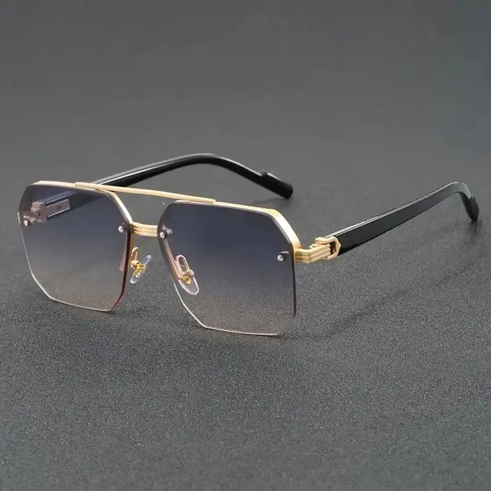 Une paire de lunettes semi-cerclées à double pont, de style punk futuriste et tendance, idéales pour