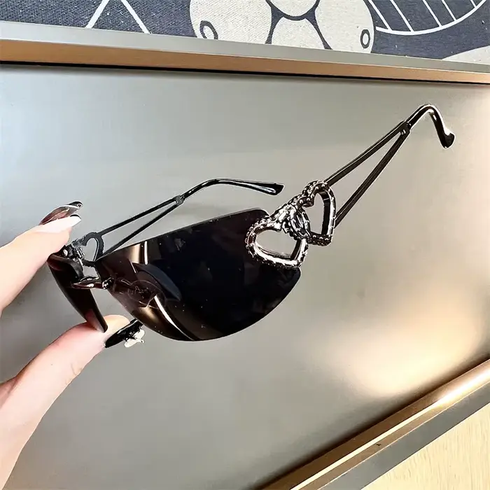 Lunettes de soleil ovales rétro personnalisées sans monture avec découpe en métal en forme de cœur, 
