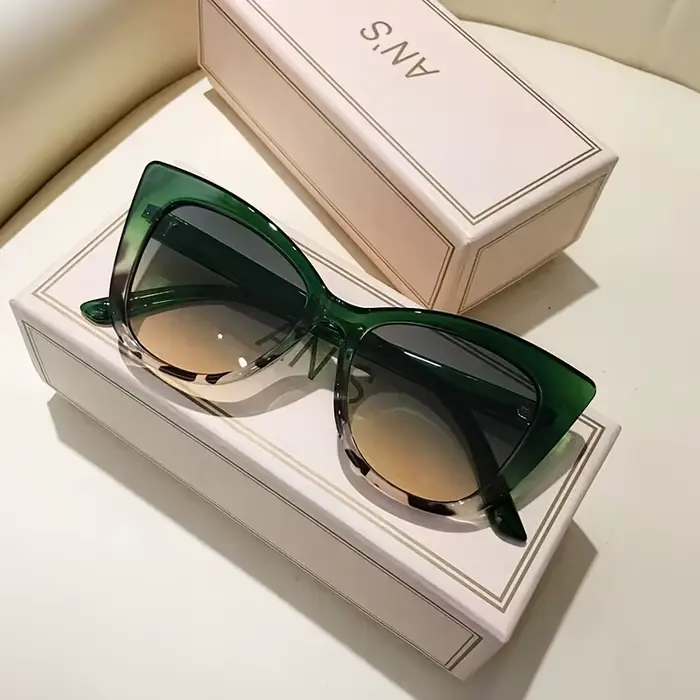 Lunettes de soleil œil de chat pour femmes, nouveau style, boîte simple dégradé de couleur assortie,