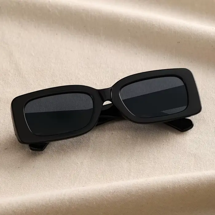 Lunettes rectangulaires pour femmes, monture en PC noire minimaliste, légères et durables, design mo
