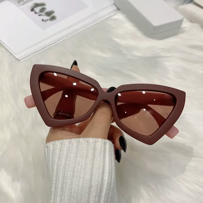 Nouveau Triangle polygone lunettes de soleil femmes hommes Vintage lunettes rétro oeil de chat lunet