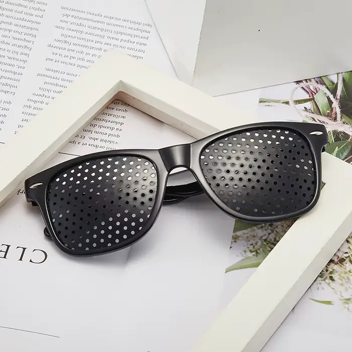 Lunettes noires pour l'amélioration de la vue